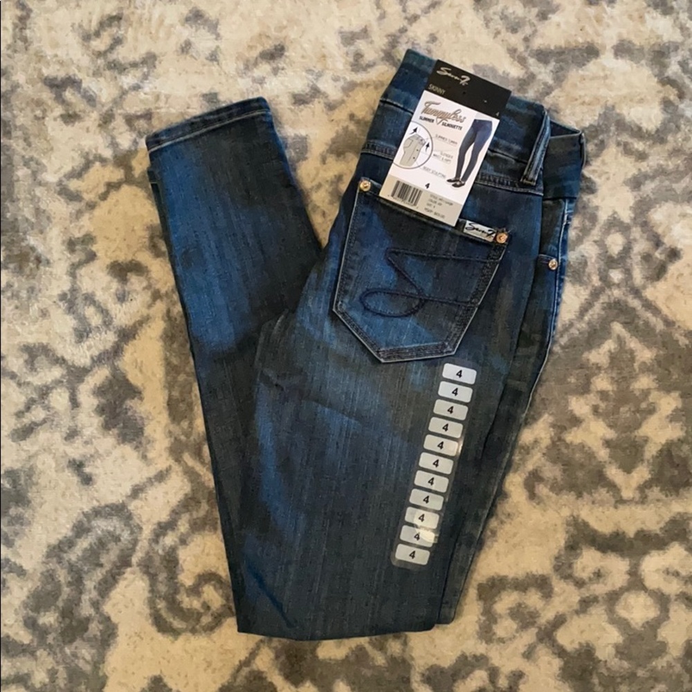 NWT Women’s Seven7 skinny jeans size 4